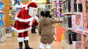 Pour Noël, les Français privilégient un budget raisonnable et les astuces
