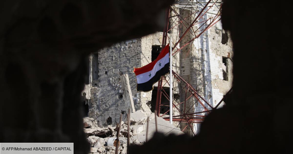 Le Regime Syrien Hisse Le Drapeau National A Deraa Berceau De La Revolte Capital Fr