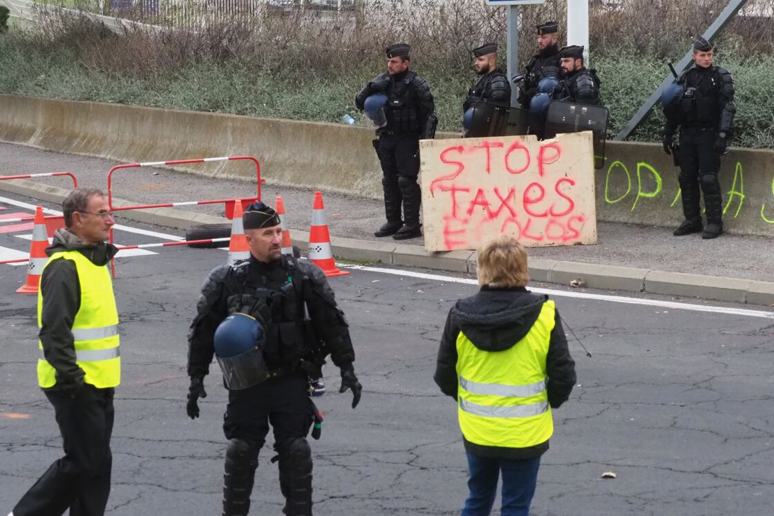 Gilets Jaunes La Mobilisation Sessouffle Avant Lacte 2