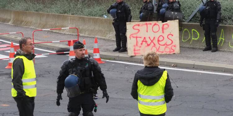 Mobilisation En Recul Pour La Cinquième Journée Des Gilets