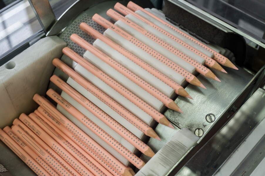 La fabrication des crayons de couleur chez le numéro 1 mondial du