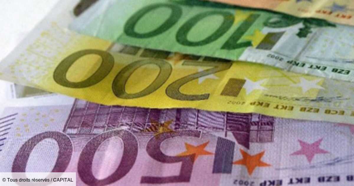 Beaucoup Billets De Banque D'euro Et De Dollar Et Maison De Jouet