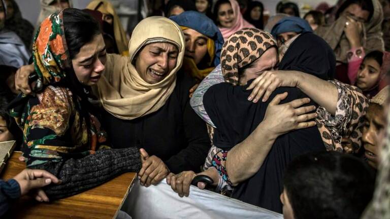 Massacre Dans Une Ecole Attaquee Par Les Taliban Au Pakistan Capital Fr