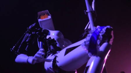 A Las Vegas, les robots se lancent dans la "pole-dance"