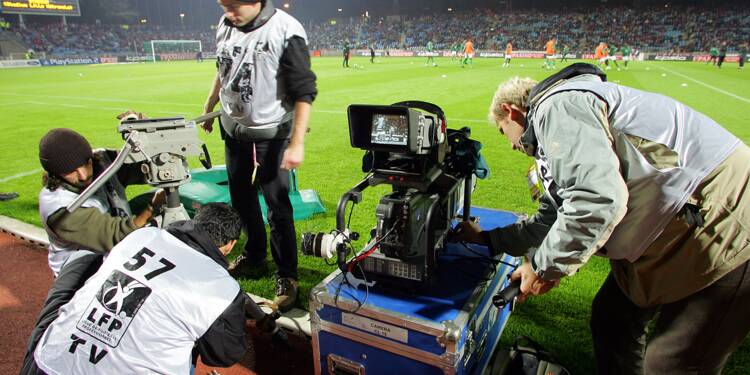 Sifflé hors-jeu, Canal+ tremble — Droits du football