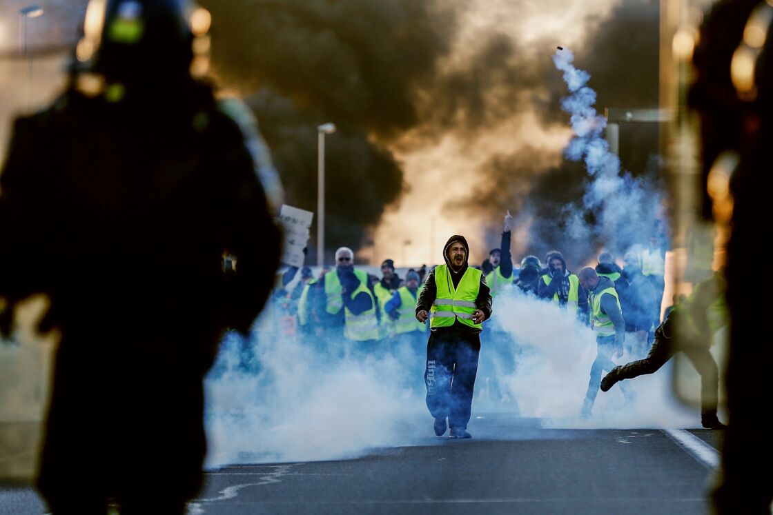 Gilets Jaunes La Mobilisation Se Poursuit Dans Plusieurs