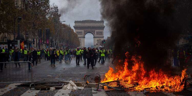 Débat Gilets Jaunes Fallait Il Interdire Les Champs