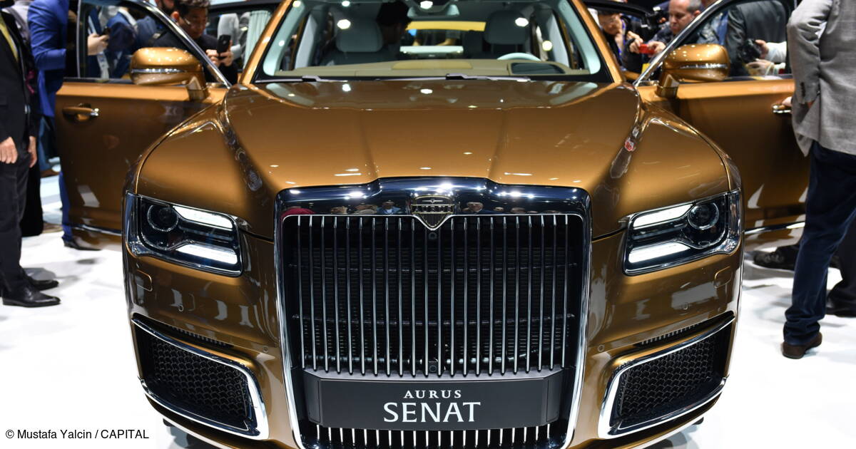 L'Aurus Senat, la limousine de Poutine, attire la foule à ...