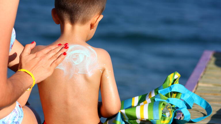 Les Cremes Solaires Bio Pour Enfants Dans Le Viseur De L Ufc Que Choisir Capital Fr