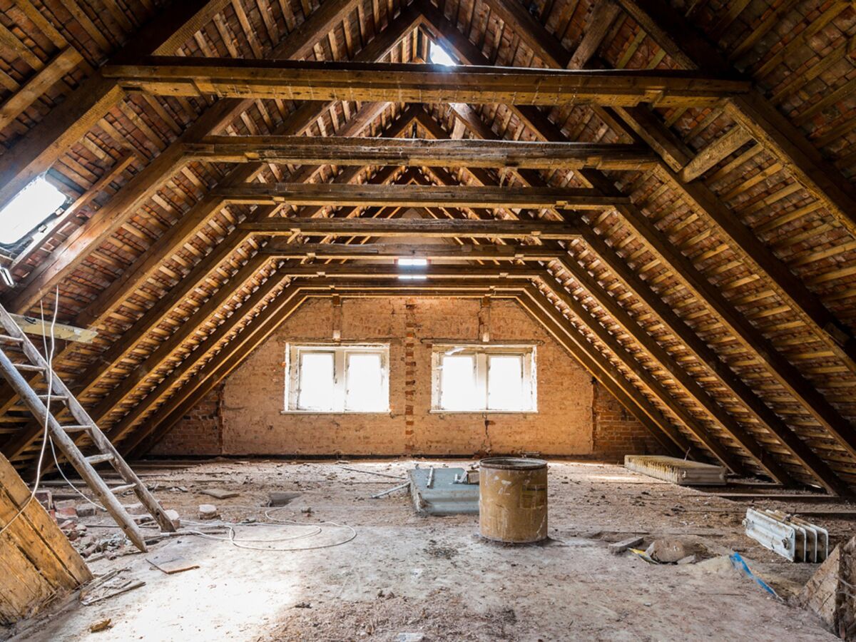Dois-je déposer un permis de construire pour aménager mes combles ?