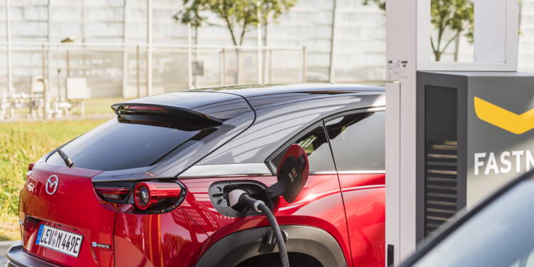 Voiture Electrique Et Hybride Le Bonus Sera Reduit Des 2021 Capital Fr