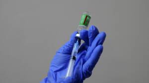 Le vaccin AstraZeneca sera-t-il réservé aux plus jeunes ...