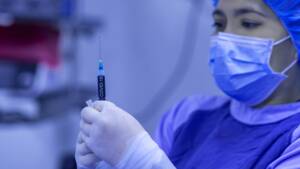 Le vaccin AstraZeneca ouvert aux plus de 65 ans - Capital.fr