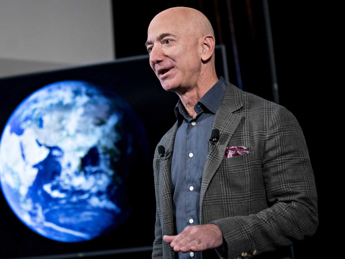 Une improbable pétition demande d’interdire à Jeff Bezos de revenir sur Terre