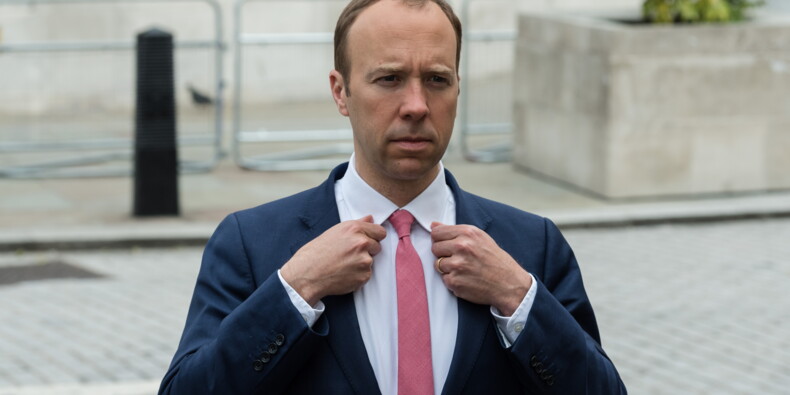 Une relation extra-conjugale pousse le ministre de la Santé britannique à la démission