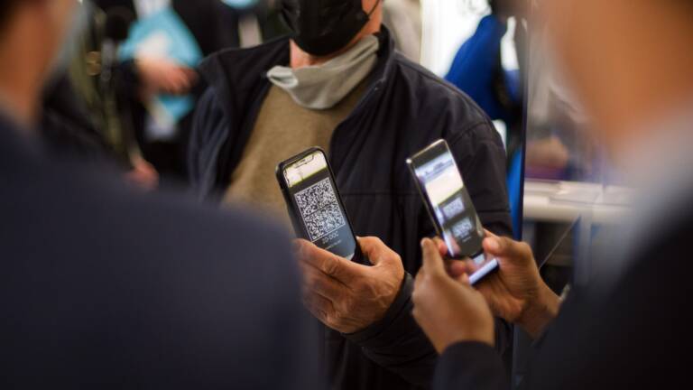 attestation de vaccination ou de test quel qr code enregistrer dans l appli tousanticovid capital fr
