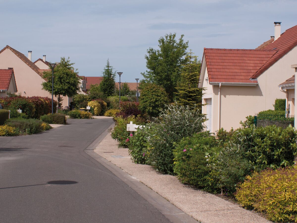 La maison individuelle, un "non-sens écologique, économique et social" ? Emmanuelle Wargon crée la polémique