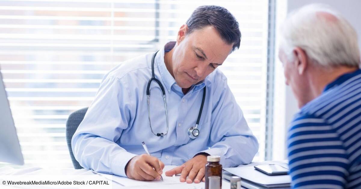 What is the complementary health insurance (AMC