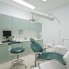 Millionnaire en “mutilant” ses patients, le procès du dentiste le plus riche de France va débuter