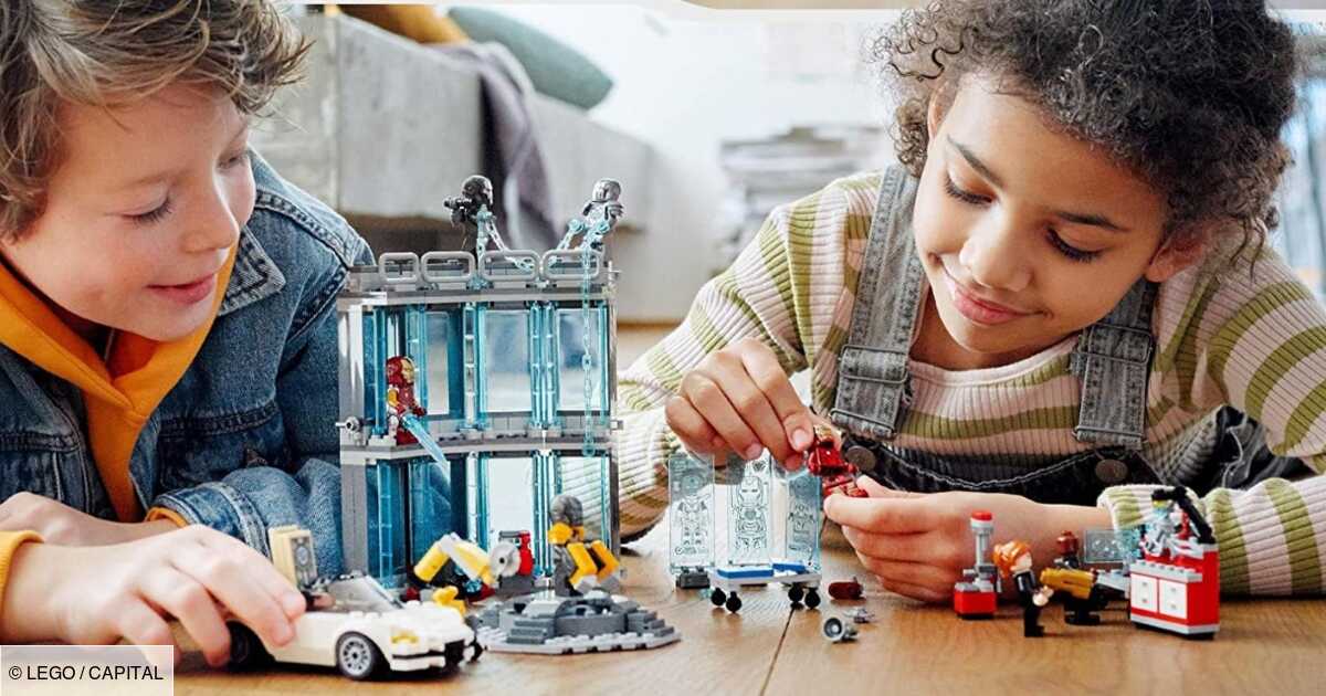 met en vente flash ces coffrets Playmobil et LEGO avec des