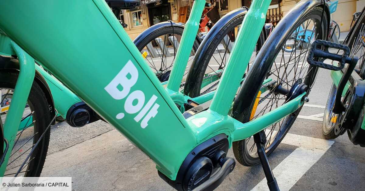 Incroyable mini vélo motorisé fabriqué avec des canettes de soda et des  matériaux recyclables 