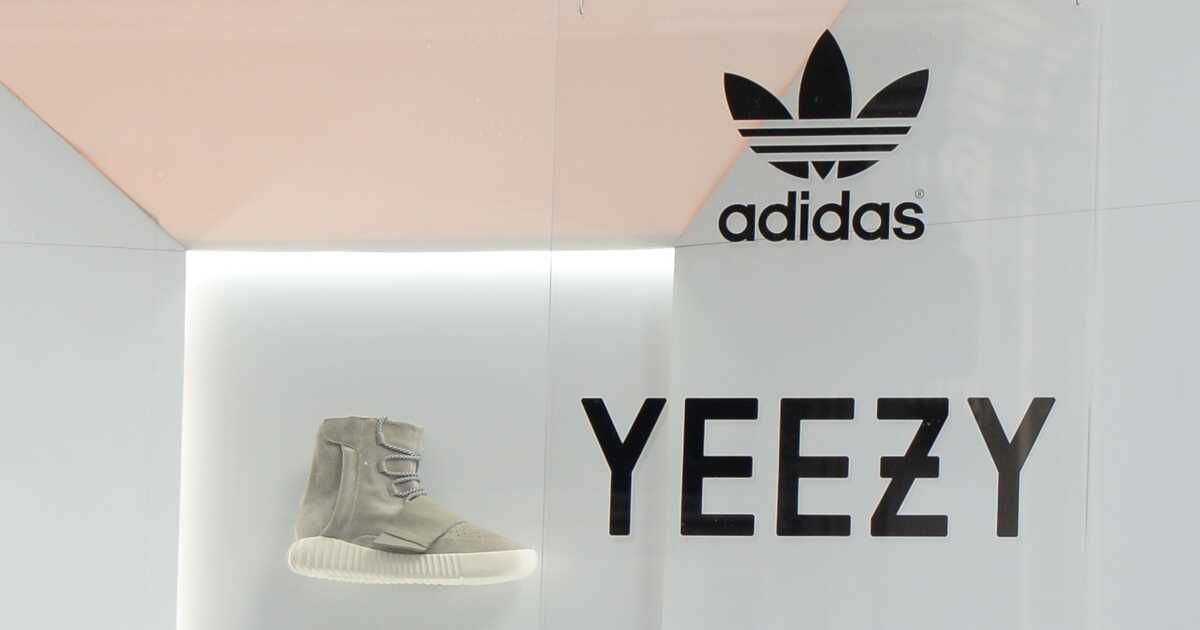 Adidas envisage de d truire ses stocks de sneakers Yeezy la suite