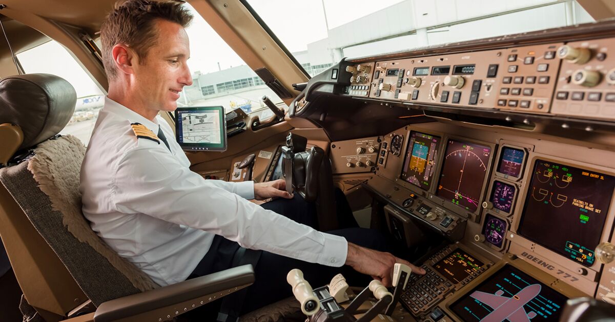 Que font les pilotes dans le cockpit avant le décollage d'un avion de ligne  ? - Capital.fr