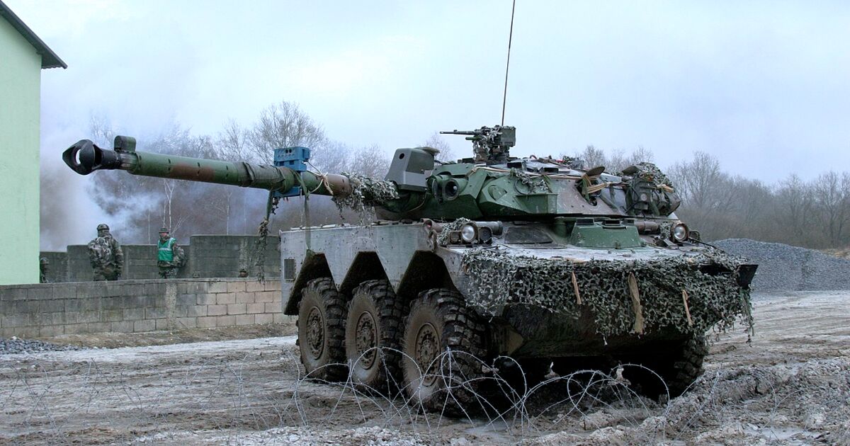 En Ukraine, un garage transforme des voitures cabossées en outils de guerre  – L'Express