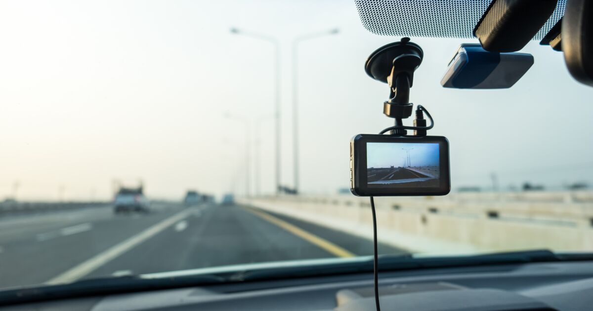 Dashcam : une caméra embarquée dans votre voiture, utile en cas d