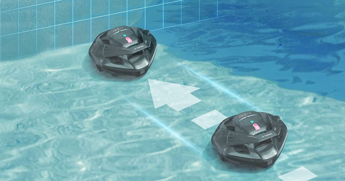 Nettoyez votre piscine sans efforts avec cet accessoire robot dont le prix  coule à pic