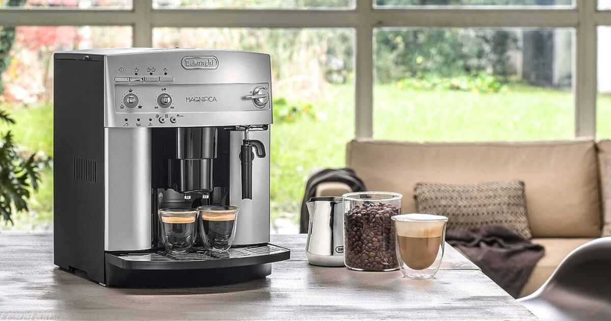 Marre du café en dosette ? Offrez-vous cette machine à café broyeur à  grains De'Longhi pour moins de 300€