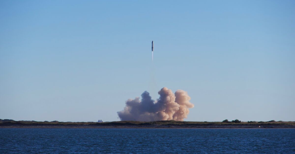 VIDÉO. Après avoir réussi son décollage, la fusée Starship de SpaceX explose