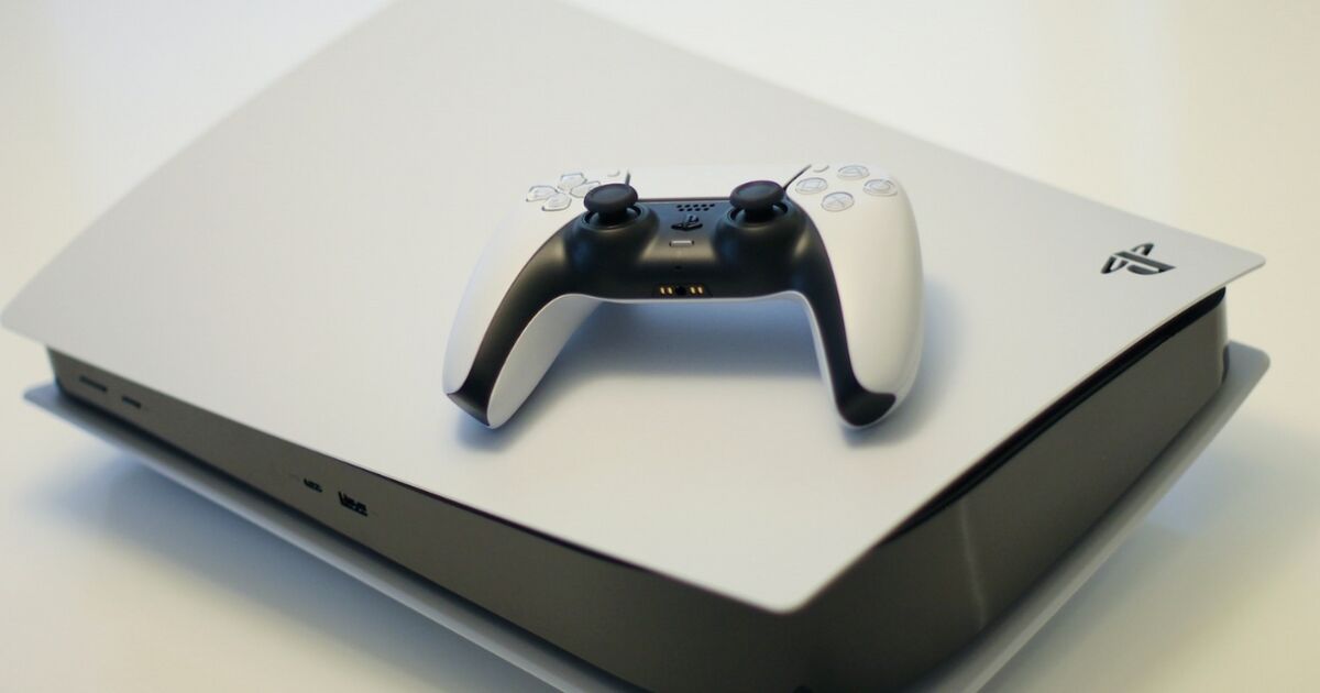 PS5 et Xbox Series X : Carrefour dévoile le prix des deux consoles et des  accessoires
