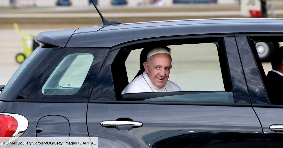 Pas de voiture de luxe, le pape François roulait en Fiat 500