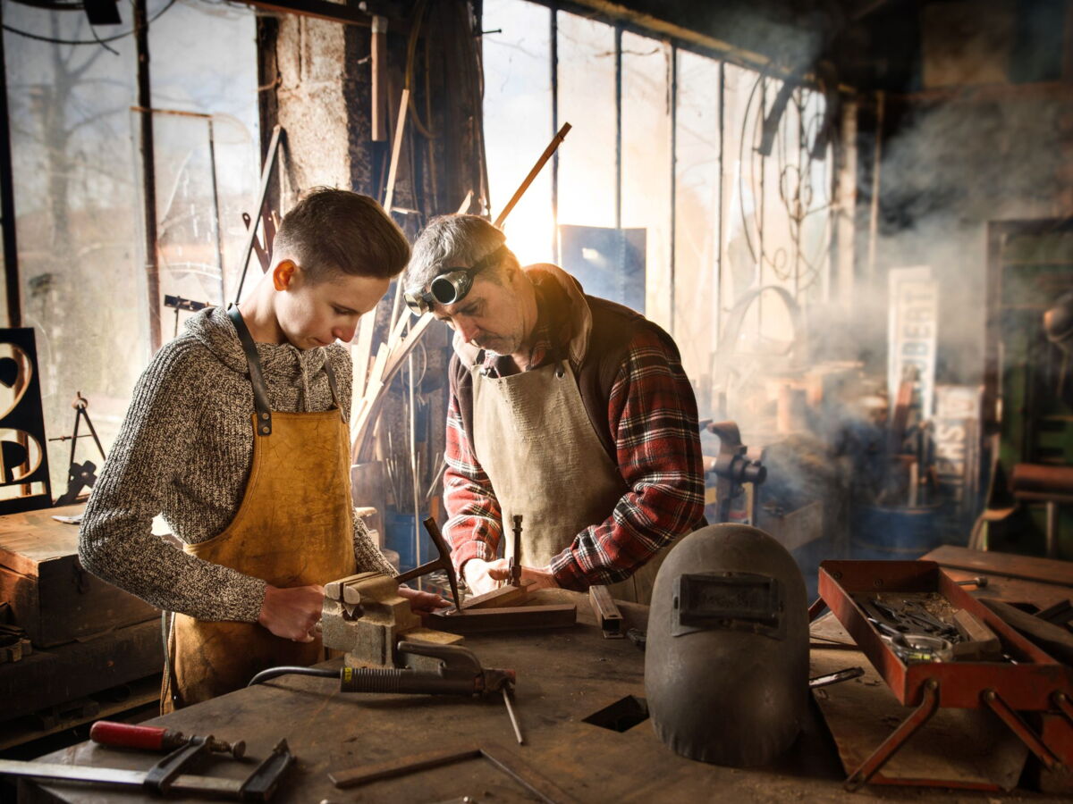 Apprentissage : les aides à l’embauche vont encore baisser pour les BTS et les futurs ingénieurs