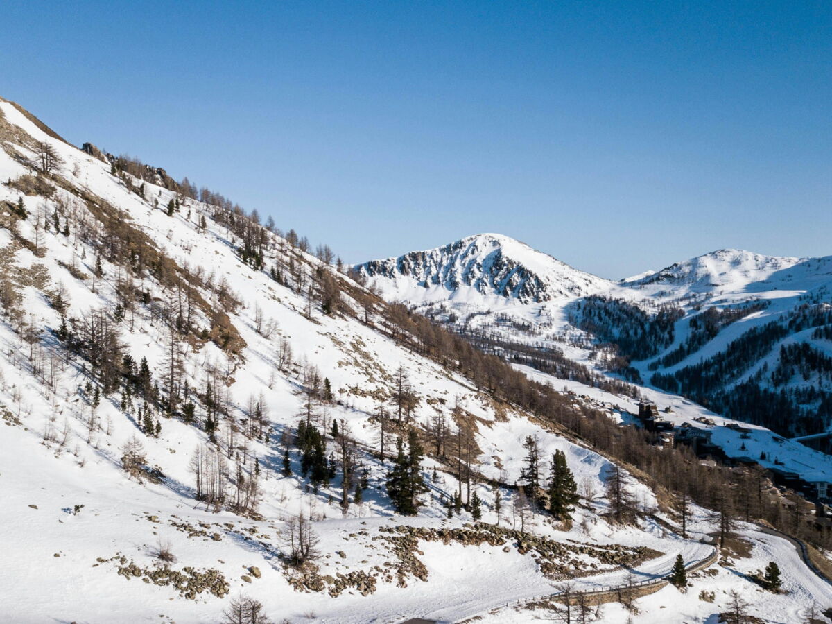 Plus cher que Paris ou Courchevel : à Val-d&rsquo;Isère, habitants et saisonniers ne peuvent plus se loger