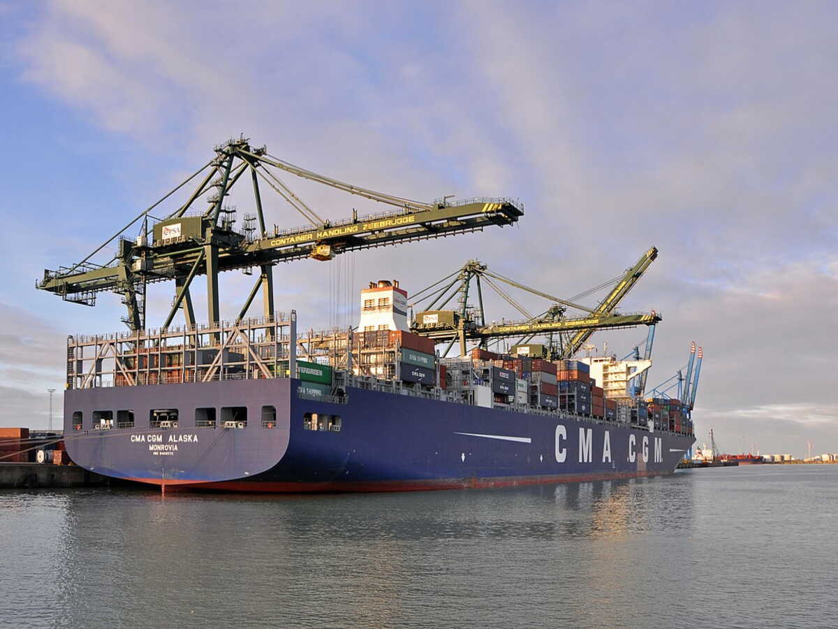 CMA-CGM investit 360 millions de dollars et commande 6 navires en Inde