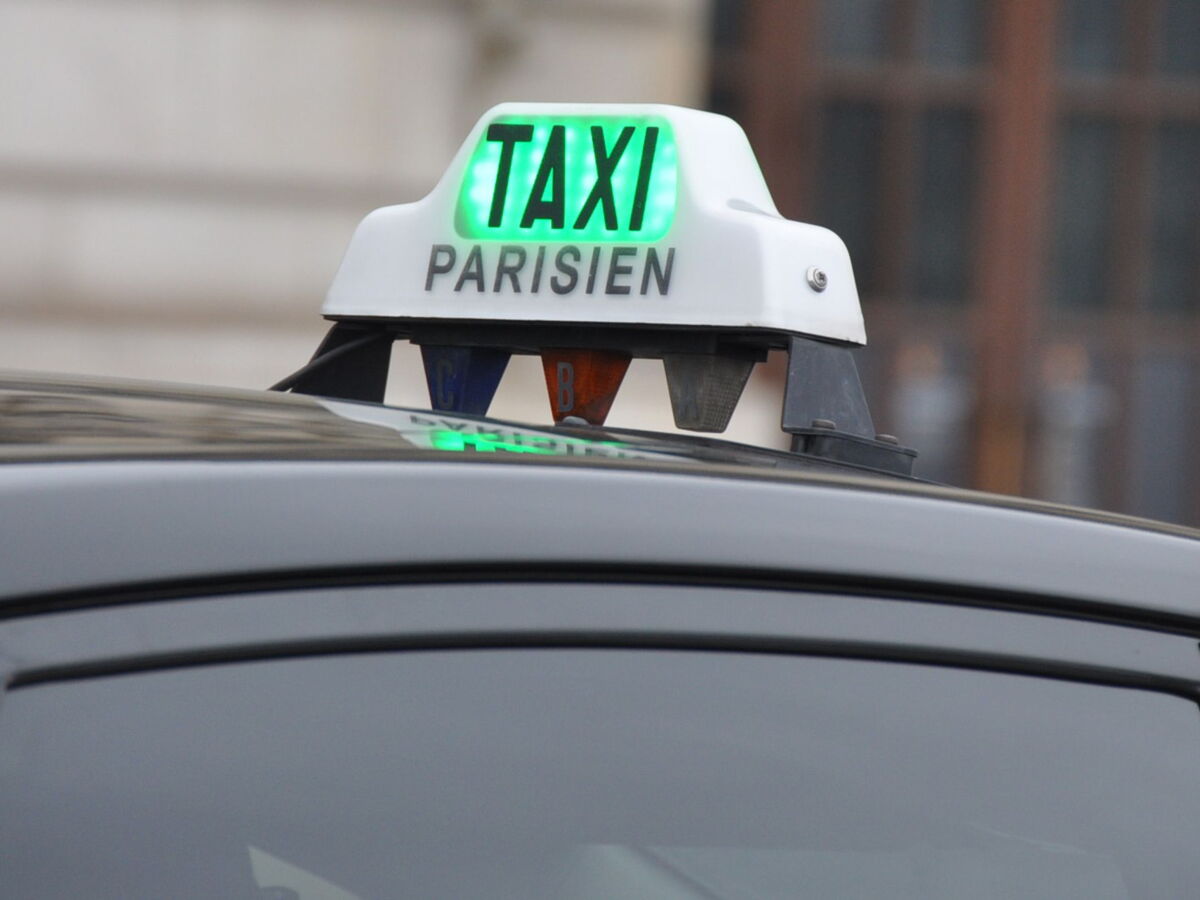 Uber accuse G7 de pratiques déloyales, le siège parisien du leader des taxis perquisitionné