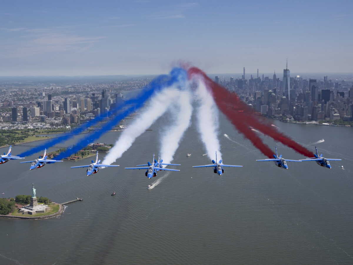 Patrouille de France : les images spectaculaires de leur survol de la Statue de la Liberté
