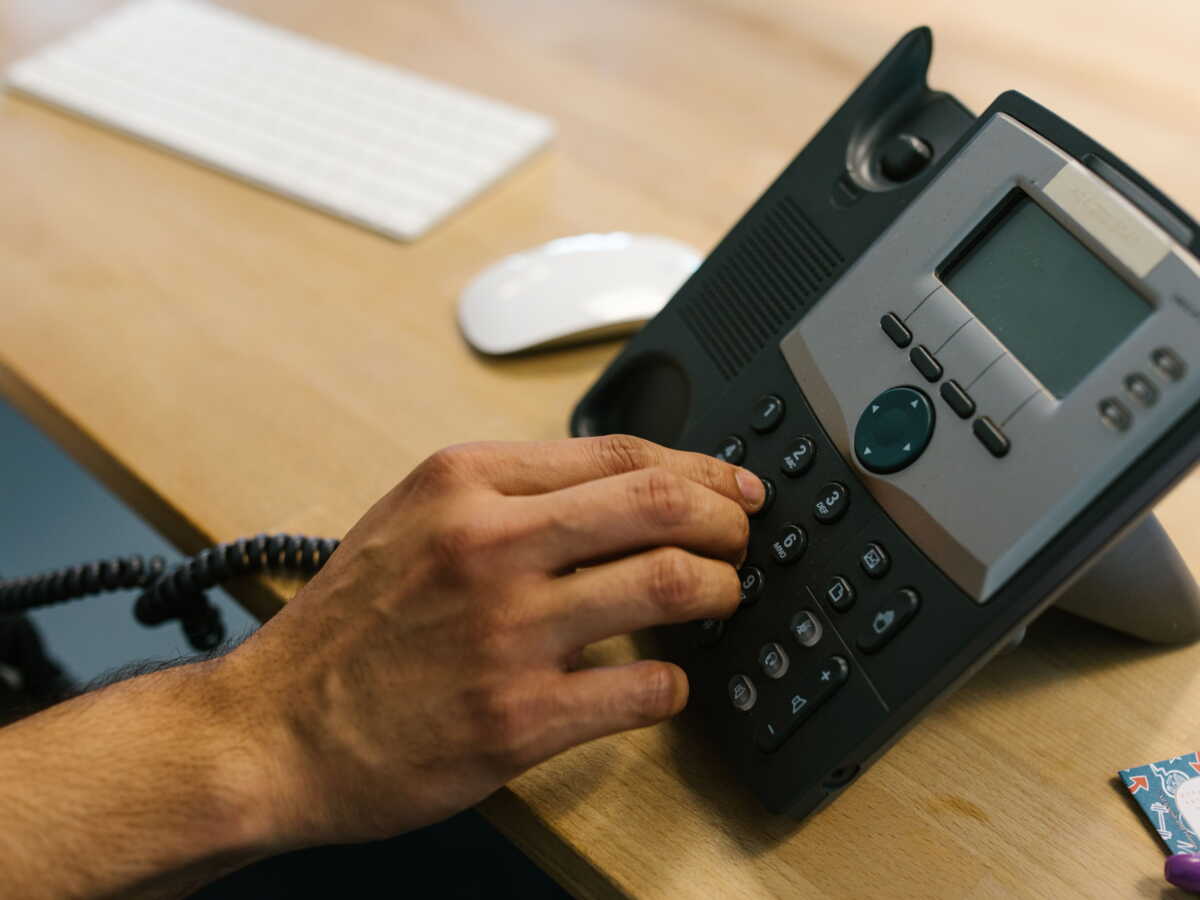 Démarchage téléphonique : les appels multipliés par 4 en deux ans grâce à l’intelligence artificielle, comment vous protéger ?