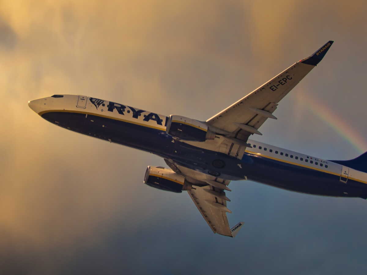 Ryanair peut-il faire payer un supplément pour voyager assis à côté de ses enfants ?