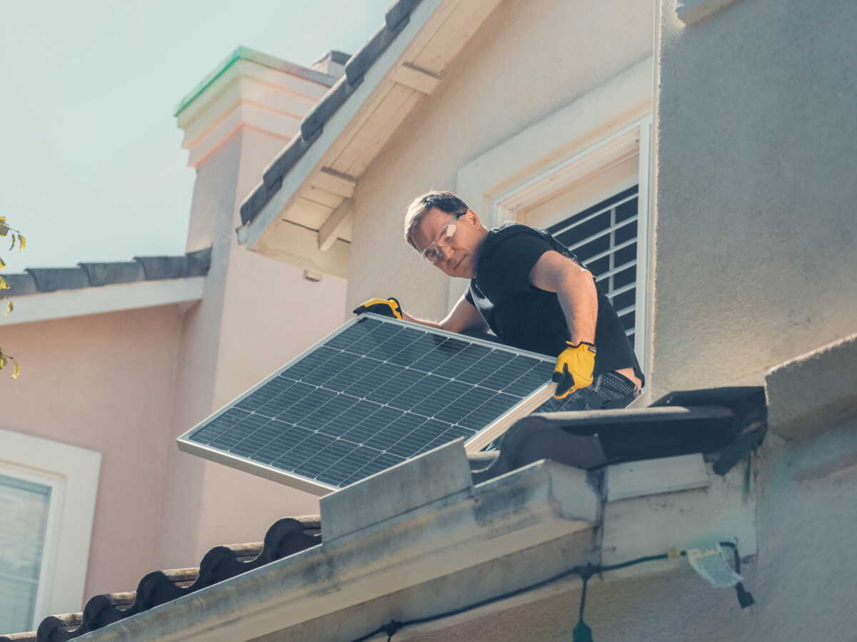 Panneaux solaires : après la réforme de 2026, est-ce encore rentable ?