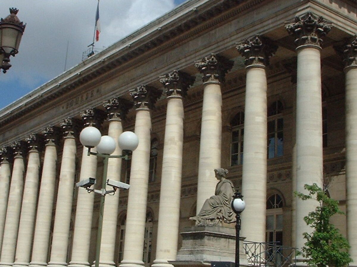 CAC 40 : la Bourse prudente, «la perspective d'une Fed plus agressive et de taux plus élevés pèse lourdement»