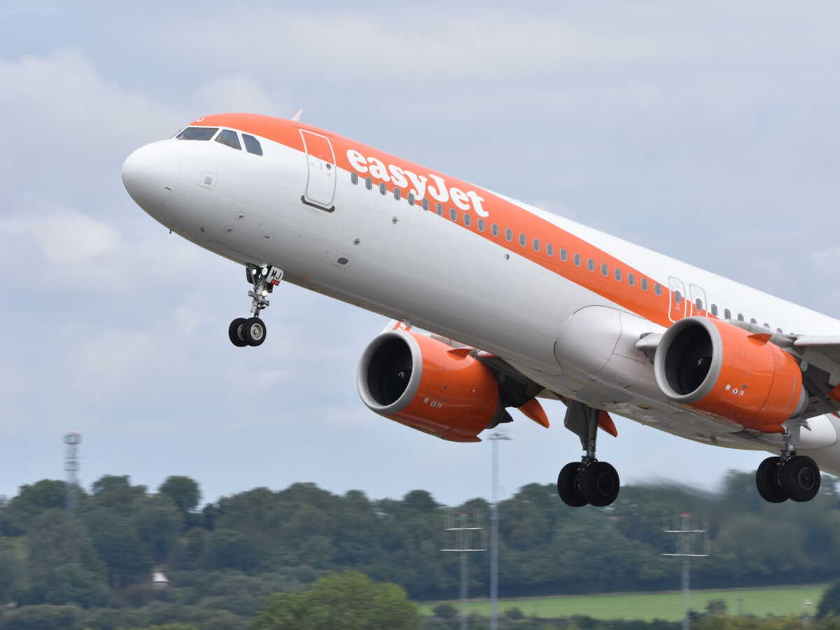 Vol EasyJet annulé après cinq heures d'attente : 150 passagers bloqués dans l'avion, la situation dégénère