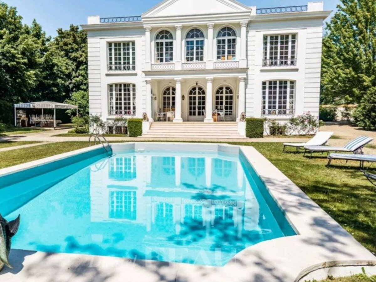 Immobilier de luxe : la villa historique de Luis Mariano est à vendre au Vésinet pour 5,25 millions d'euros
