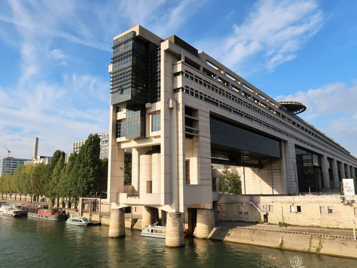 Finances publiques : la France devra trouver 125 milliards d'euros d'ici 2032, comment et à quel prix