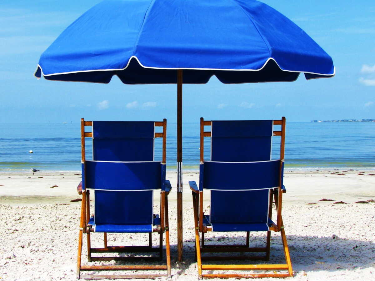 Vol à la plage : ces objets malins et pas chers pour protéger votre téléphone quand vous vous baignez