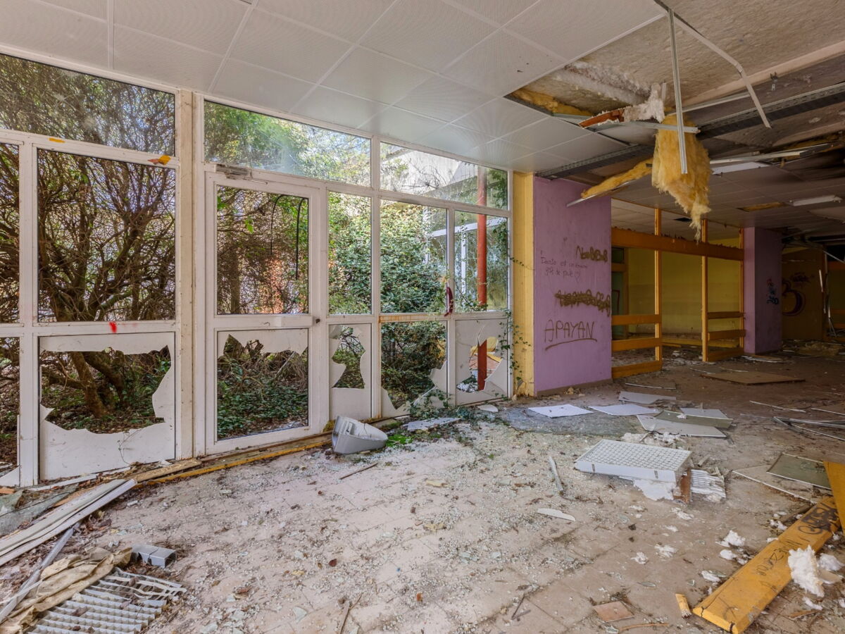 Un ancien collège de 2 710 m² à vendre pour 159 000 euros, l'affaire immobilière hors norme