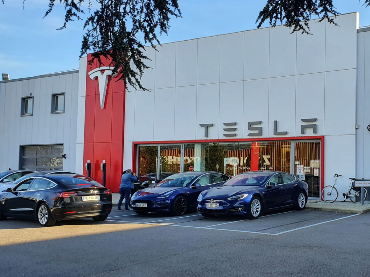 Tesla plonge en Bourse après un bénéfice inférieur aux attentes au deuxième trimestre 2026