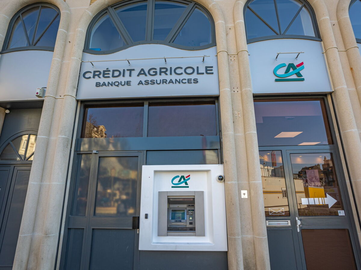 Crédit Agricole dépasse les attentes, tiré par les caisses régionales et sa branche assurances
